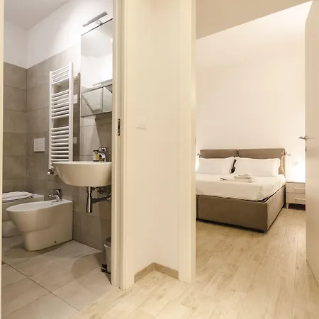 Colonna Bologna, Under The Two Towers