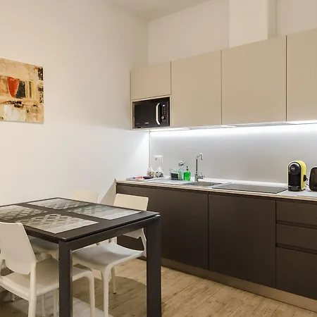 Colonna Bologna, Under The Two Towers