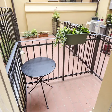 Apartamento Colonna Bologna, Under The Two Towers