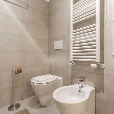 Colonna Bologna, Under The Two Towers Апартаменты