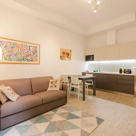 Colonna Bologna, Under The Two Towers 公寓