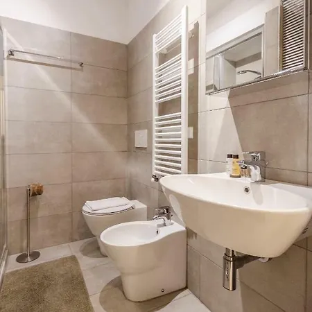 Colonna Bologna, Under The Two Towers 公寓 *