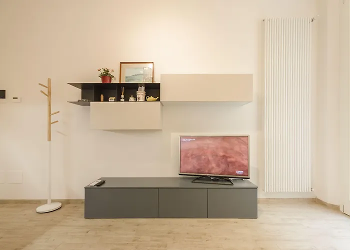 Colonna Bologna, Under The Two Towers بولونيا