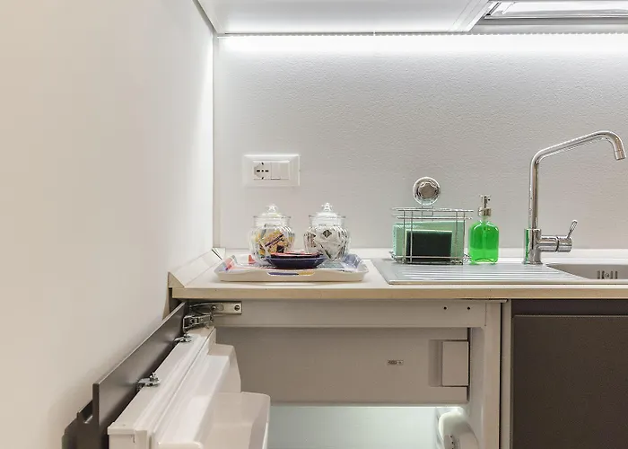 Colonna Bologna, Under The Two Towers بولونيا