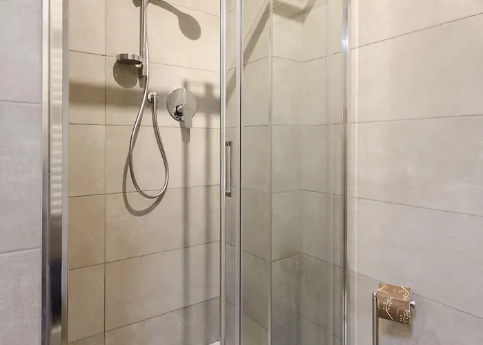 Colonna Bologna, Under The Two Towers بولونيا