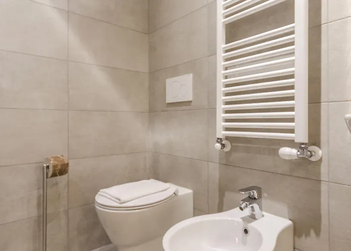 Colonna Bologna, Under The Two Towers شقة