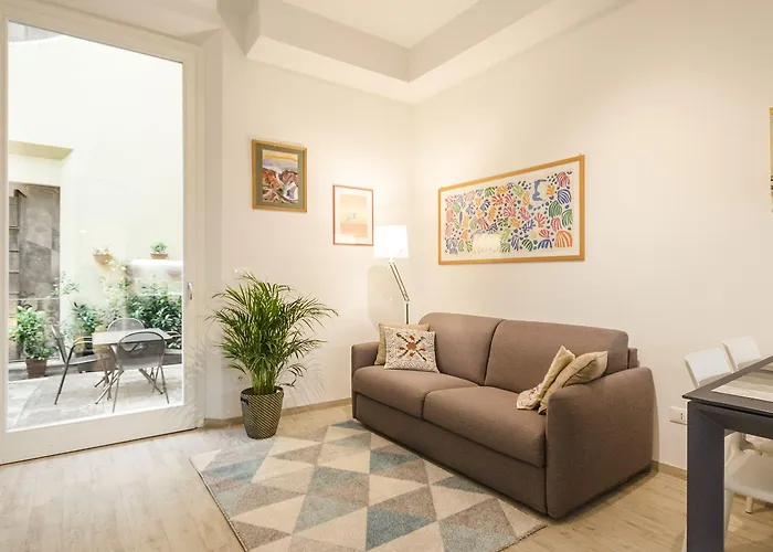 Colonna Bologna, Under The Two Towers بولونيا