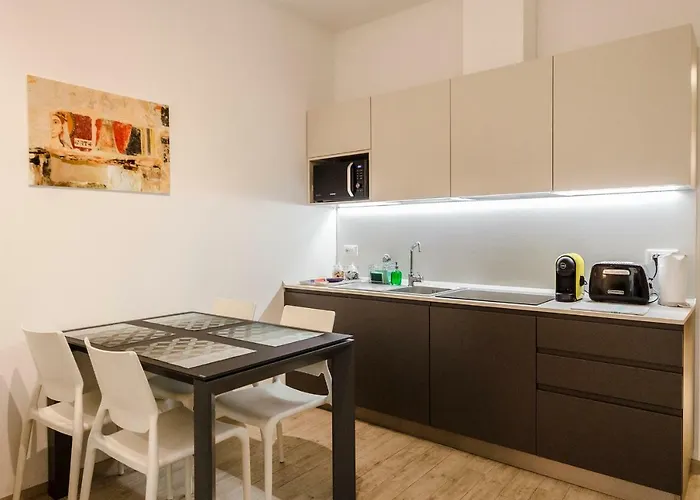 Colonna Bologna, Under The Two Towers *