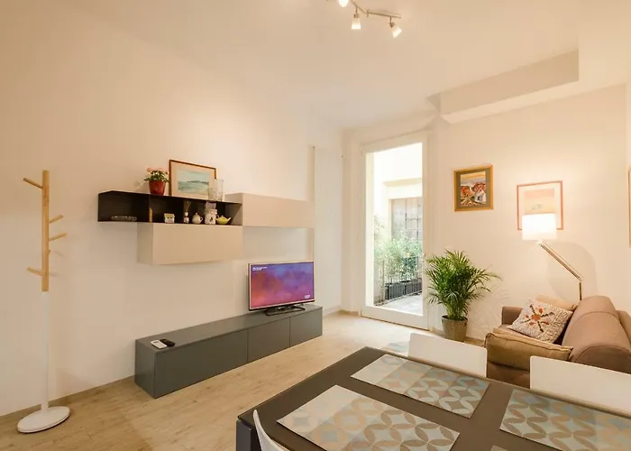 Colonna Bologna, Under The Two Towers * بولونيا