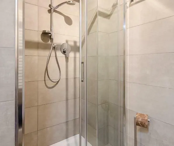 Colonna Bologna, Under The Two Towers شقة