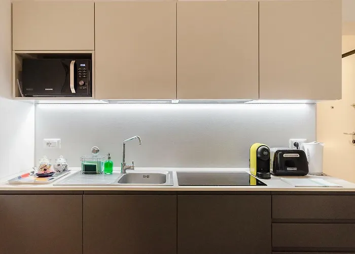 Colonna Bologna, Under The Two Towers بولونيا