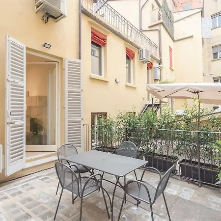 Colonna Bologna, Under The Two Towers Lejlighed