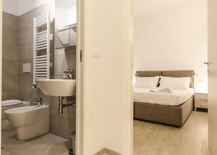 Colonna Bologna, Under The Two Towers