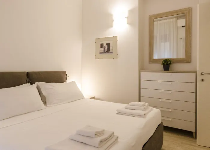 Colonna Bologna, Under The Two Towers