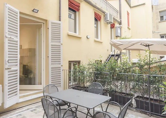 Colonna Bologna, Under The Two Towers *