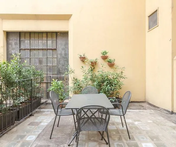 Colonna Bologna, Under The Two Towers 아파트