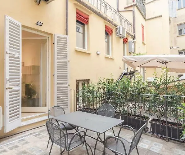 Colonna Bologna, Under The Two Towers 아파트